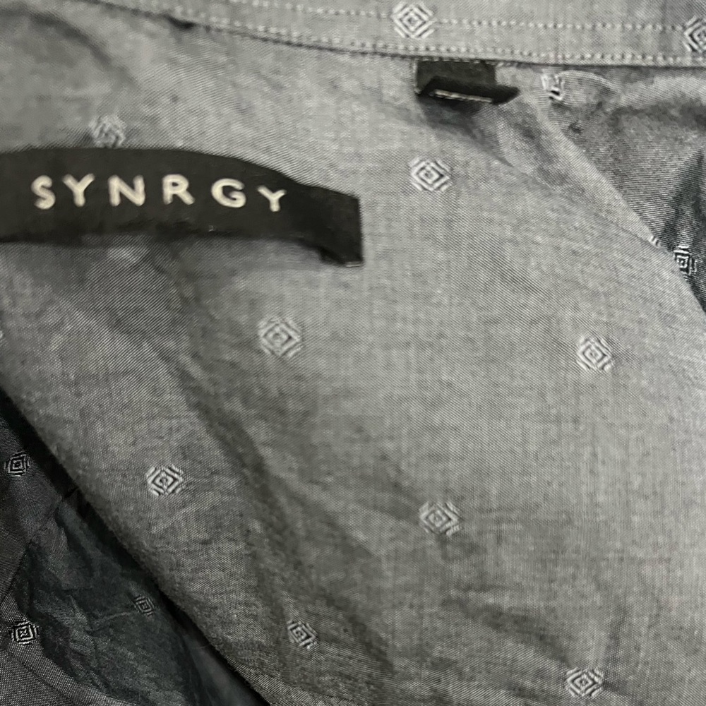 Synergy button down shirt no size but its a XXL
